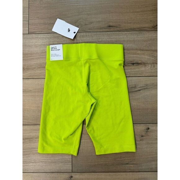 Nike Neon Green Woman's Sportswear Essentials Bike Shorts CZ8526-321 SZ Small S - Picture 2 of 2